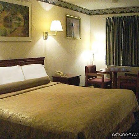 Red Carpet Inn Williamstown Chambre photo